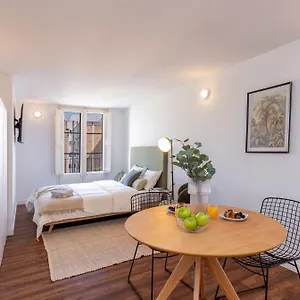 Apartment Soho Design Studios Ramblas, Barcelona